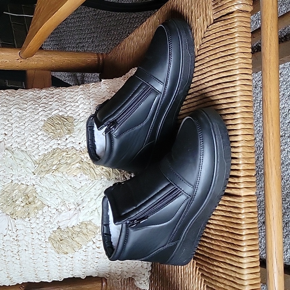 Unbranded black,  winter boots, size 6